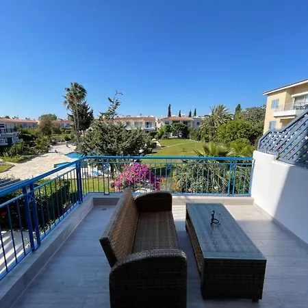 Paradise Gardens2 With Waking Distance To The Sea Apartamento Paphos